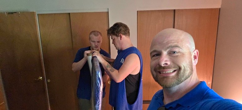 a team from one of the best moving companies Milford Ohio has to offer