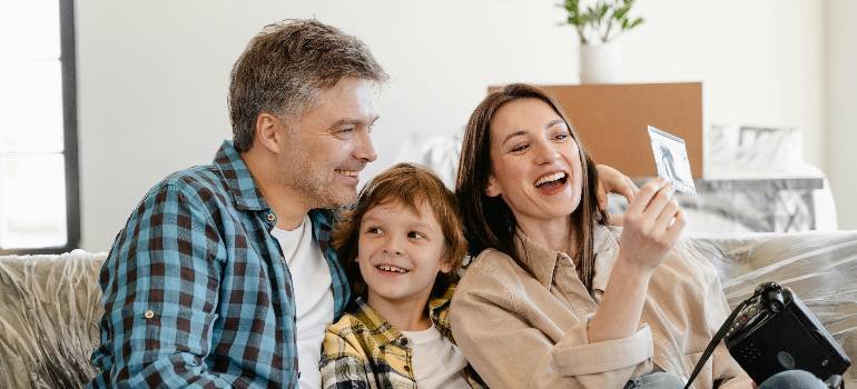What you need to know before moving to Middletown Ohio 2 Family bonding while planning their family relocation to Middletown OH.