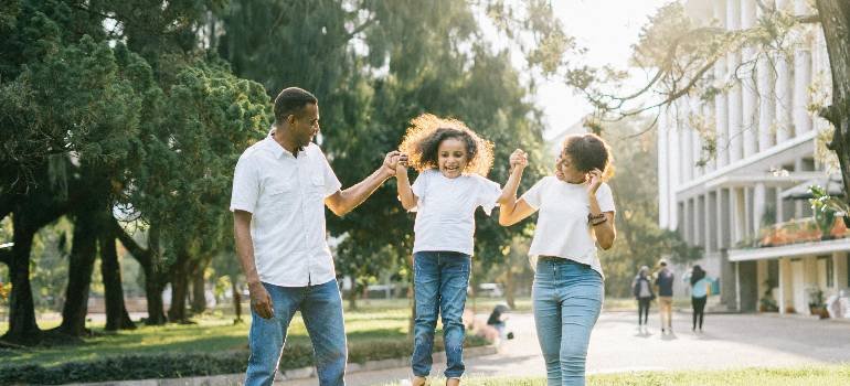 A comprehensive guide for families moving to Hamilton OH 3 families moving to Hamilton OH enjoying city park