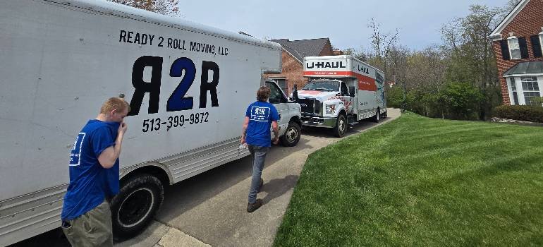 Moving from Blue Ash to Mason – trade an office-heavy suburb for bigger lots 5 Crew unloading driveway during moving from Blue Ash to Mason
