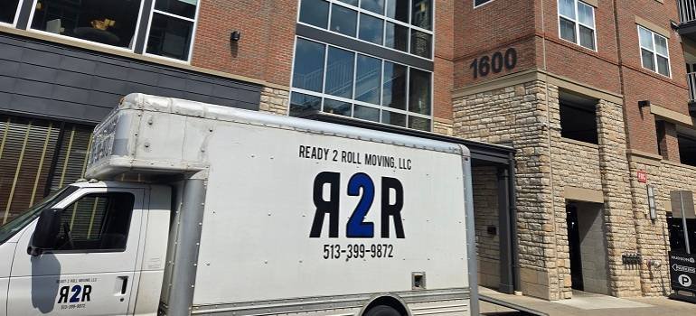 What are the top 5 colleges in Ohio? 1 Moving truck helping families near Ohio college areas