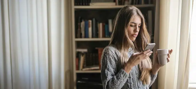 Tips for moving to a new city alone 1 Girl researching neighborhoods before moving to a new city alone