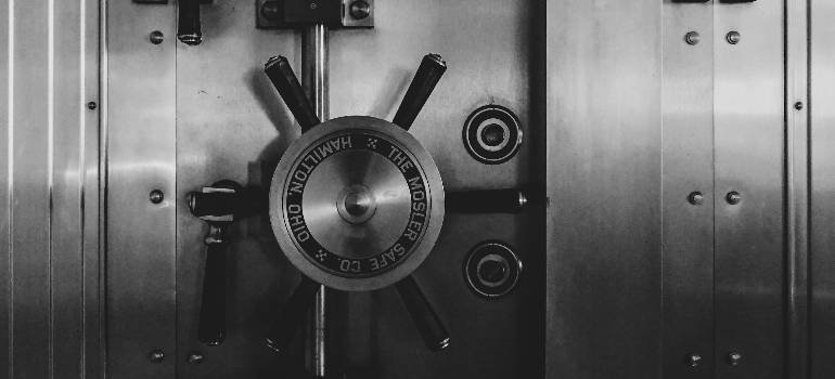 How to move a bolted-down safe in Cincinnati? 1 a silver vault