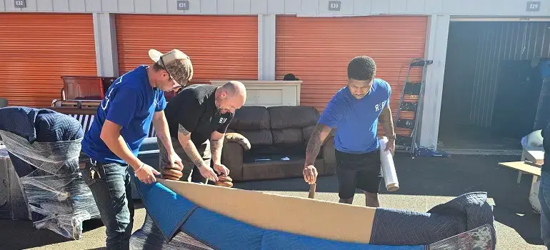 Middletown Movers 4 Team of movers Middletown Ohio trusts wrapping furniture for protection