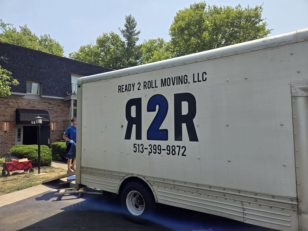 a moving van for people moving to Reading OH in 2026