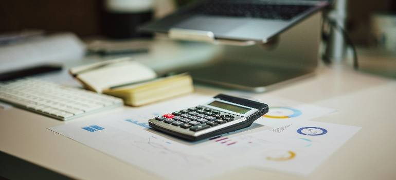 Cost and tips for moving to Lebanon Ohio this summer 3 Moving budget paperwork for Lebanon summer relocation