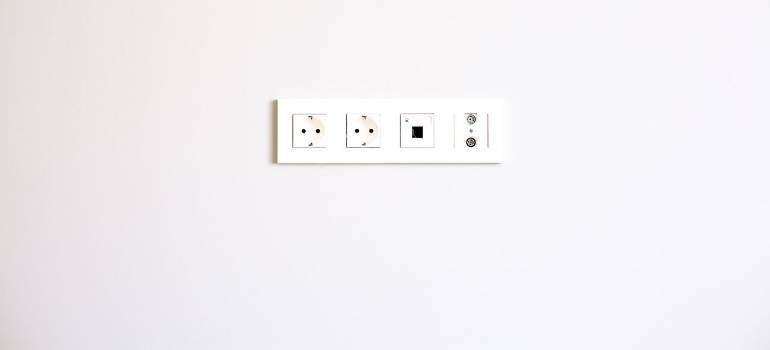 7 essential tips for moving into a new-build home in Mason OH 1 Outlet to check before moving into a new-build home in Mason OH